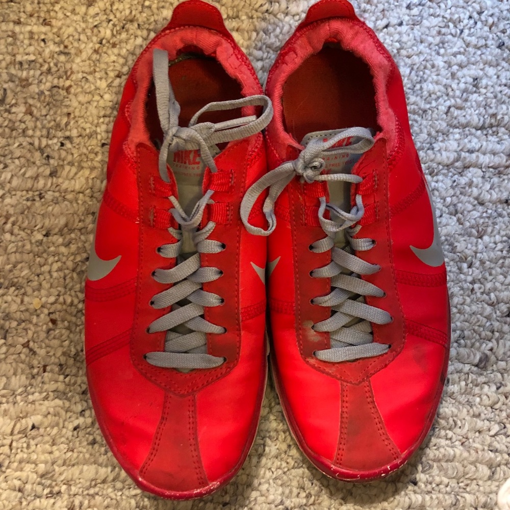 Nike tennis shoes size 6